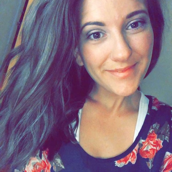 Meet your Posher, Stephanie - Picture 1 of 1